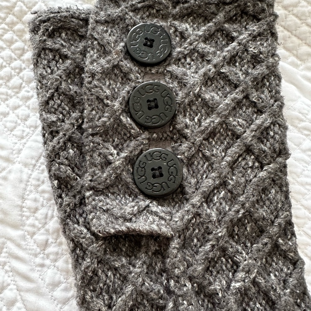 Gray Sweater Uggs - image 3